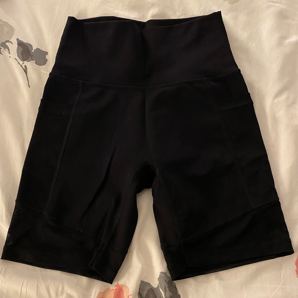MOVING SALE Aerie Mesh Pocket Bike Shorts Black Medium - Picture 2 of 10